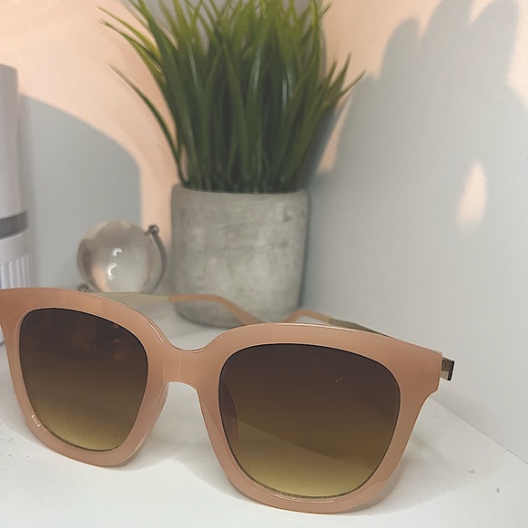 Pink sunglasses - Picture 1 of 2